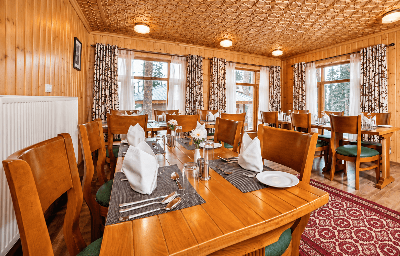 Dining at Shaw Inn